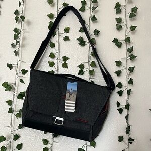 Peak Designs the everyday Messenger Camera Bag